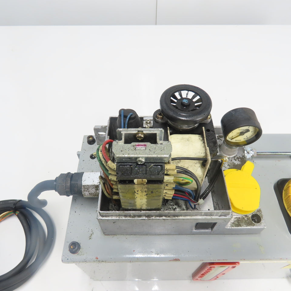 SKF MKU11-KW2-J010 9.5L Lubricator Oil Pump 200V 50/60Hz