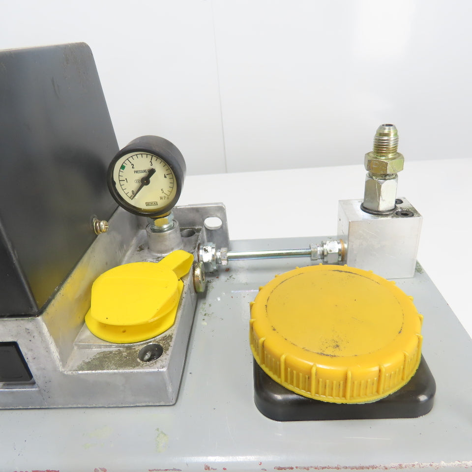 SKF MKU11-KW2-J010 9.5L Lubricator Oil Pump 200V 50/60Hz