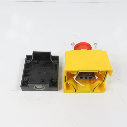 Schneider 600V Push Twist-Release Emergency Stop Button Switch W/ Enclosure