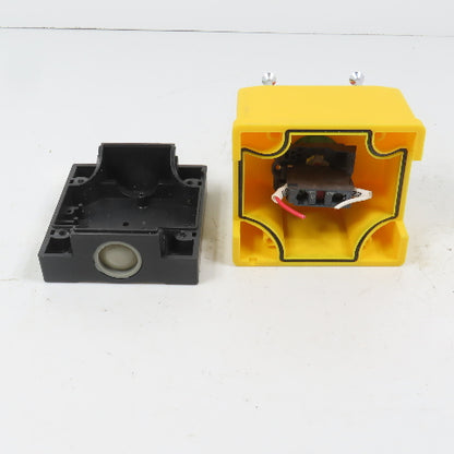 Schneider 600V Push Twist-Release Emergency Stop Button Switch W/ Enclosure
