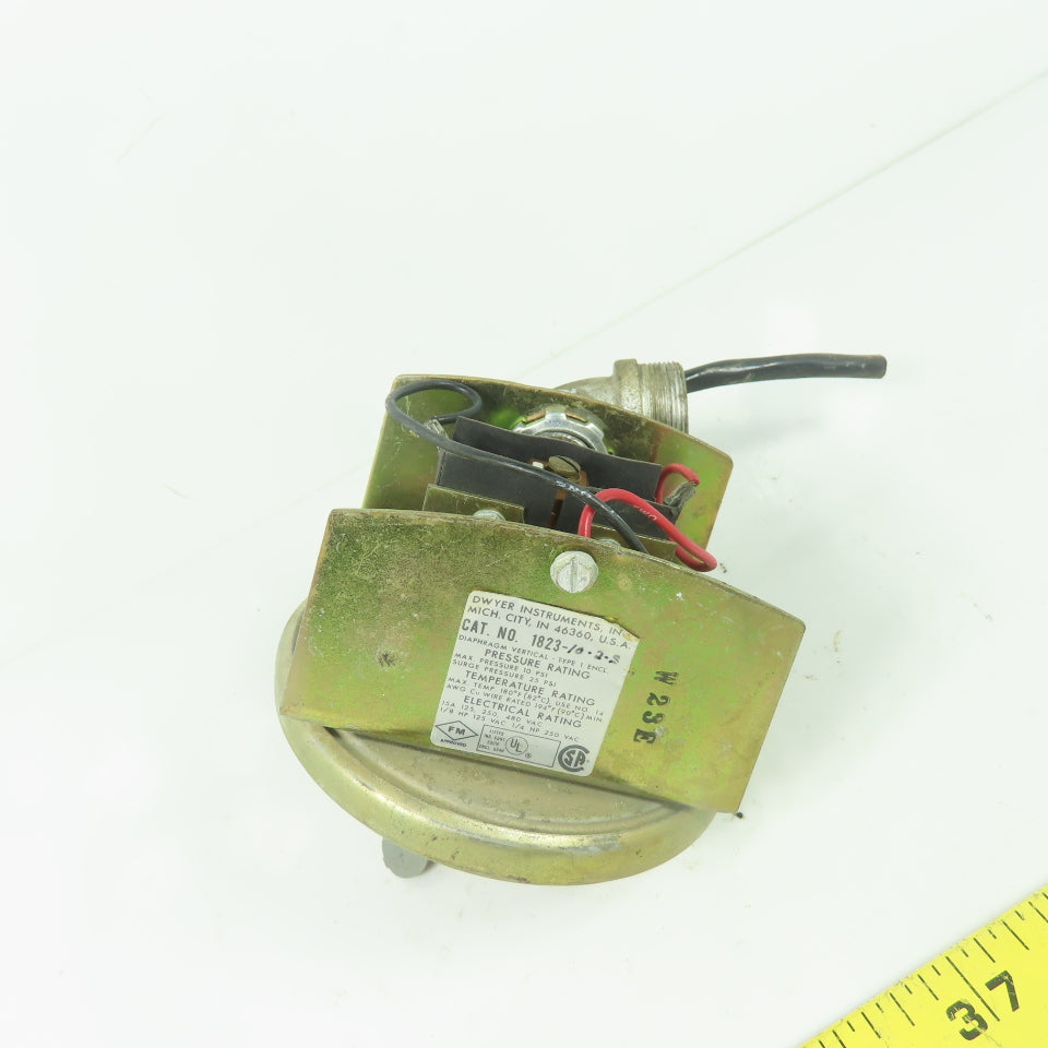 Dwyer 1823-10-2-S Differential Pressure Switch 2-10" WC 10PSI Max