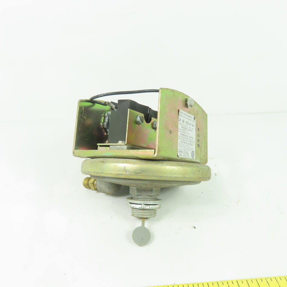 Dwyer 1823-10-2-S Differential Pressure Switch 2-10" WC 10PSI Max