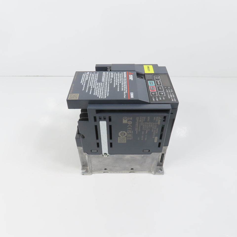 Mitsubishi FR-E820S-0050EPA-60 Inverter Drive 1PH 240V Input 3PH 200-240V Out