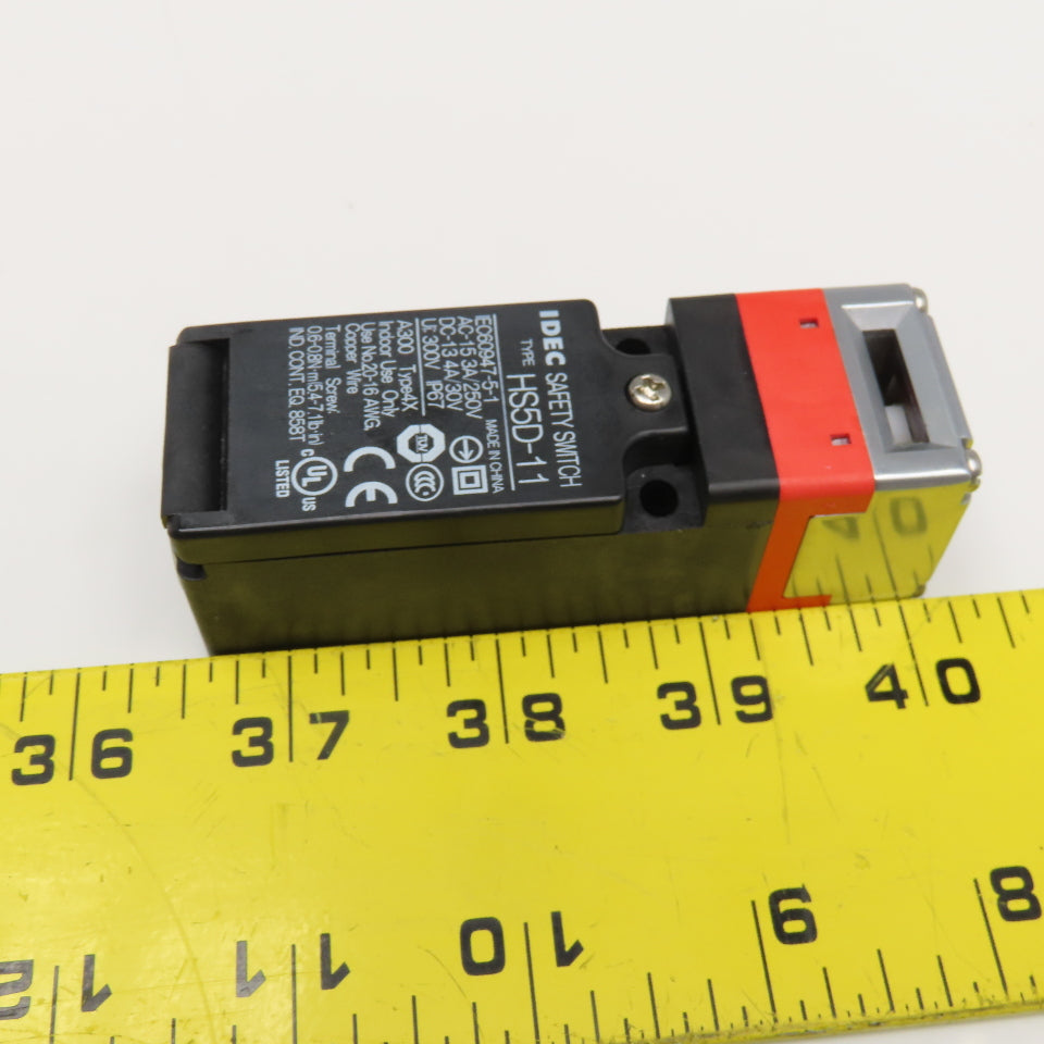 Idec HS5D-11ZRNM 300V Interlock Safety Switch