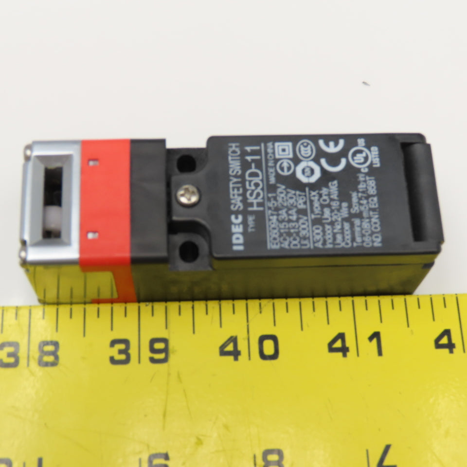 Idec HS5D-11ZRNM 300V Interlock Safety Switch