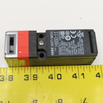 Idec HS5D-11ZRNM 300V Interlock Safety Switch