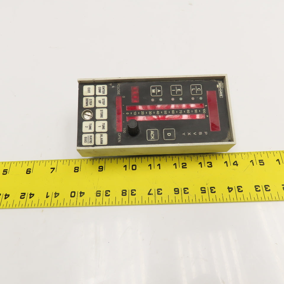 Moore 15756-8-4 Process Controller