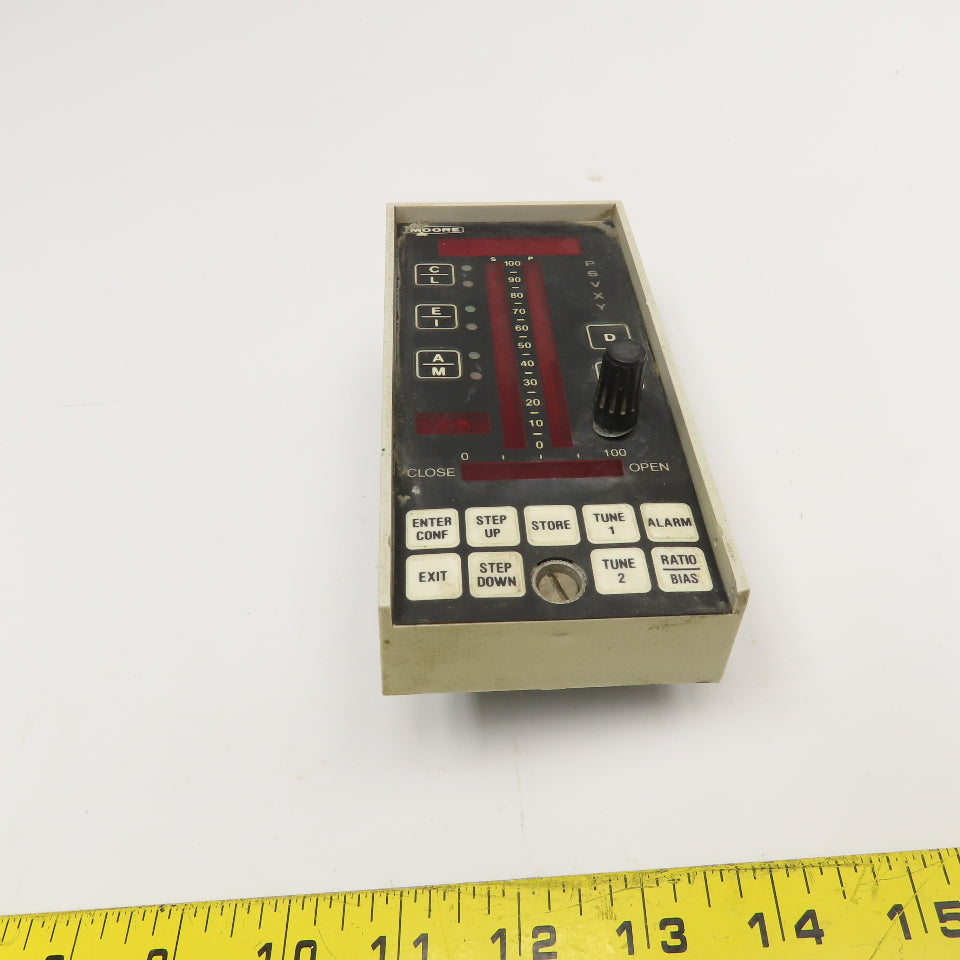 Moore 15756-8-4 Process Controller