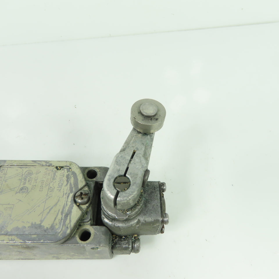 Omron WLCA2-2N 600V Rocker Arm Cam Lever Limit Switch