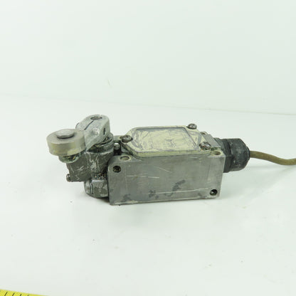 Omron WLCA2-2N 600V Rocker Arm Cam Lever Limit Switch