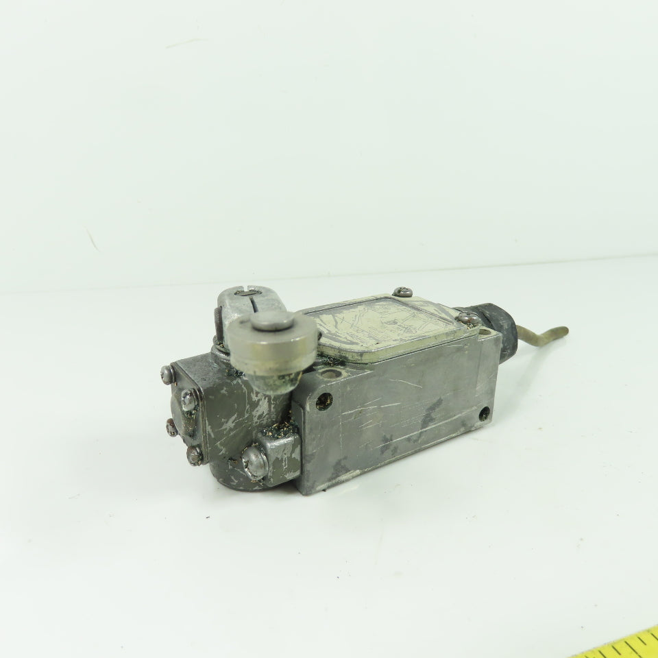 Omron WLCA2-2N 600V Rocker Arm Cam Lever Limit Switch