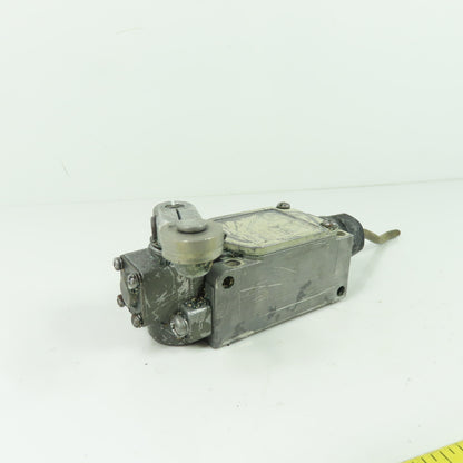 Omron WLCA2-2N 600V Rocker Arm Cam Lever Limit Switch