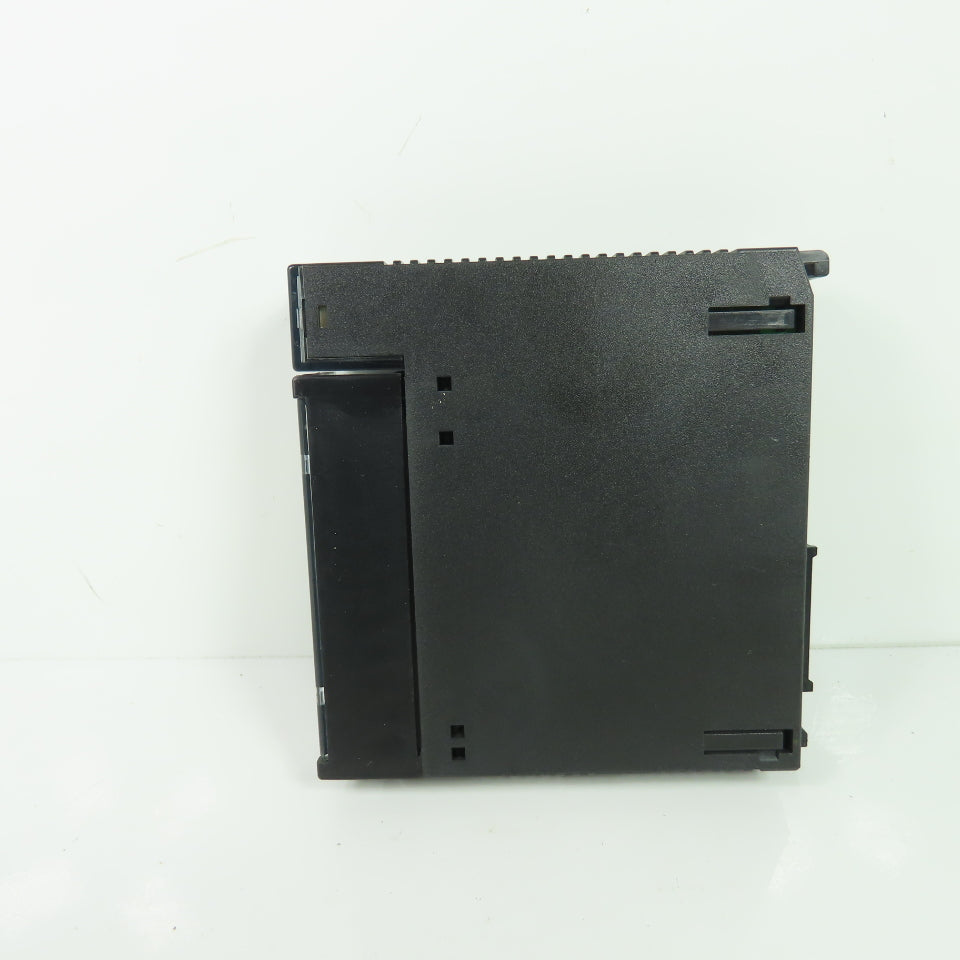 GE Fanuc IC693MDL330F Output Module 120/240VAC 2A 8PT