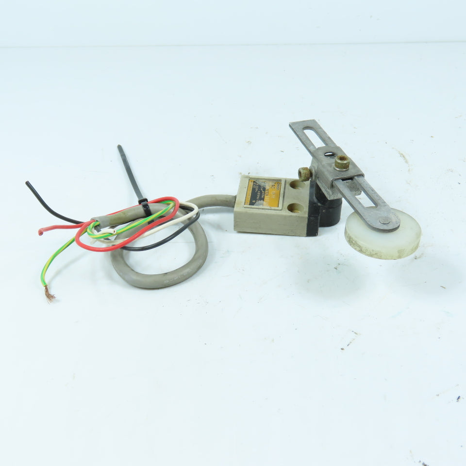 Omron D4C-9077 Snap Arm Roller Wheel Limit Switch 5A 250V