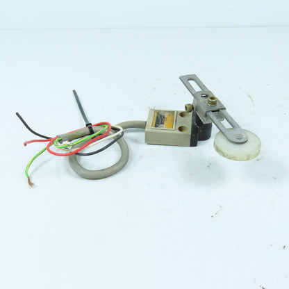 Omron D4C-9077 Snap Arm Roller Wheel Limit Switch 5A 250V