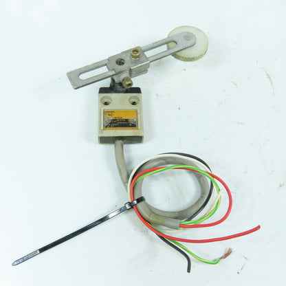 Omron D4C-9077 Snap Arm Roller Wheel Limit Switch 5A 250V