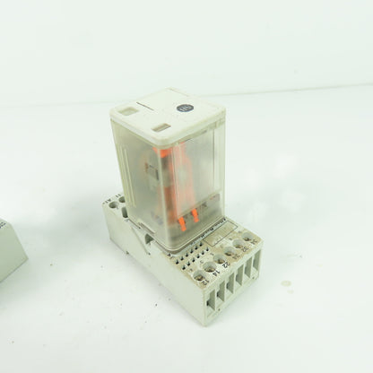 Allen Bradley 700-HA33Z24 Ser B Relay 24VDC 230VAC 10A W/700-HN203 Base Lot Of 2