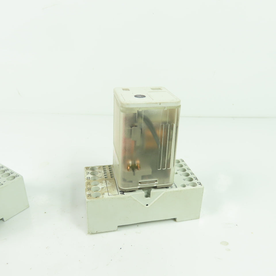 Allen Bradley 700-HA33Z24 Ser B Relay 24VDC 230VAC 10A W/700-HN203 Base Lot Of 2