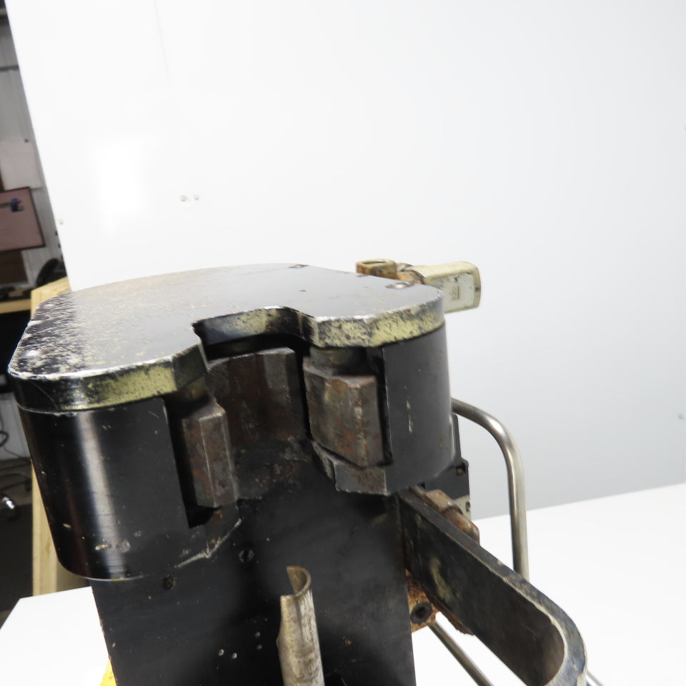 Robotic Tough Gun Reamer Nozzle Cleaning Station