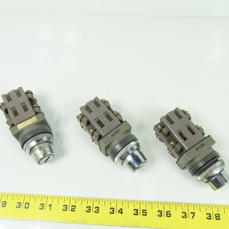 Izumi 41-10569 2 Position Key Selector Switch 125-300VAC Lot Of 3