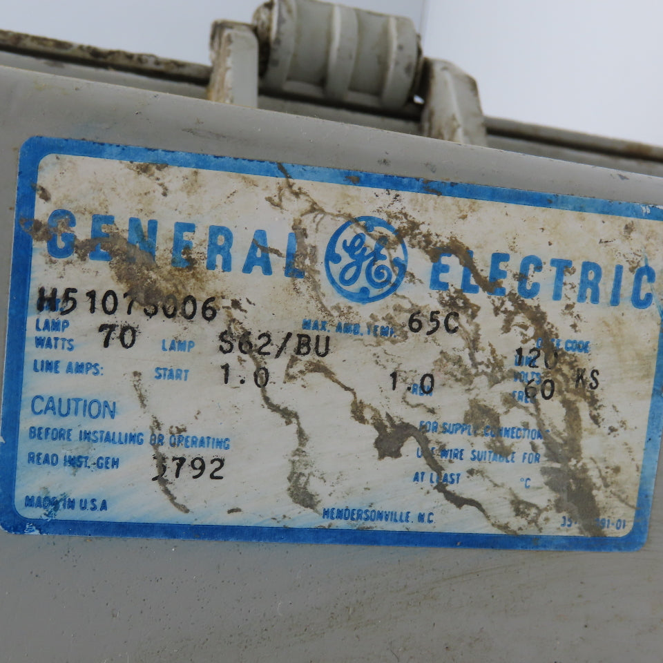 General Electric H5107S006 120V 70W S62/BU Industrial Light Ballast Fixture
