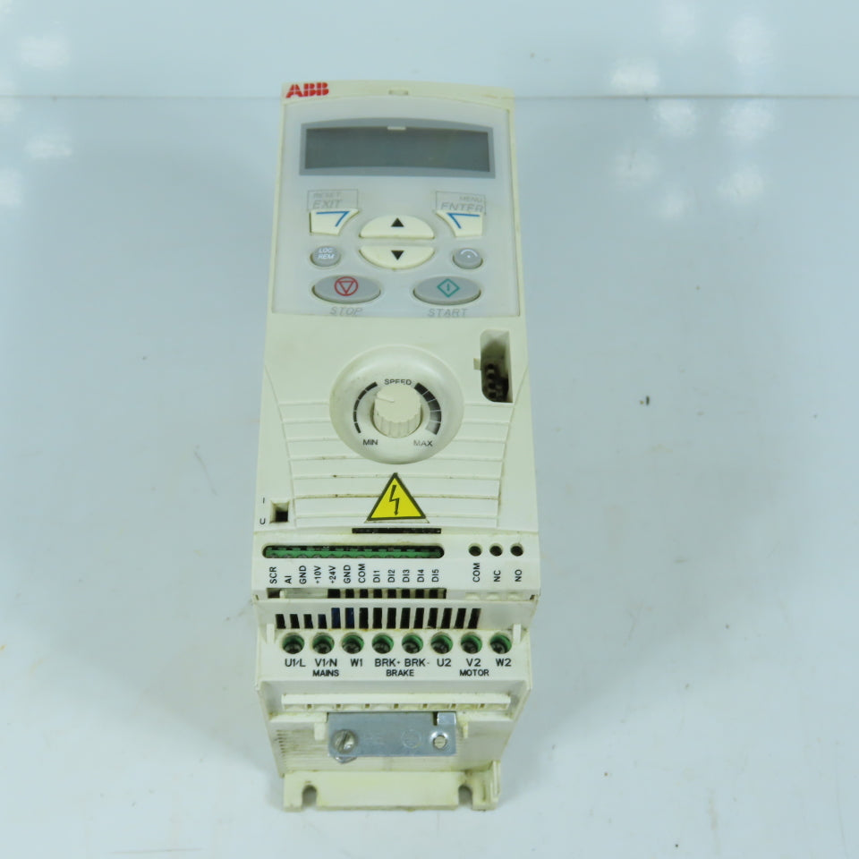 ABB ACS150-03U-02A4-4 0.75kW 1HP Variable Frequency Drive 1 HP 3-380...480V