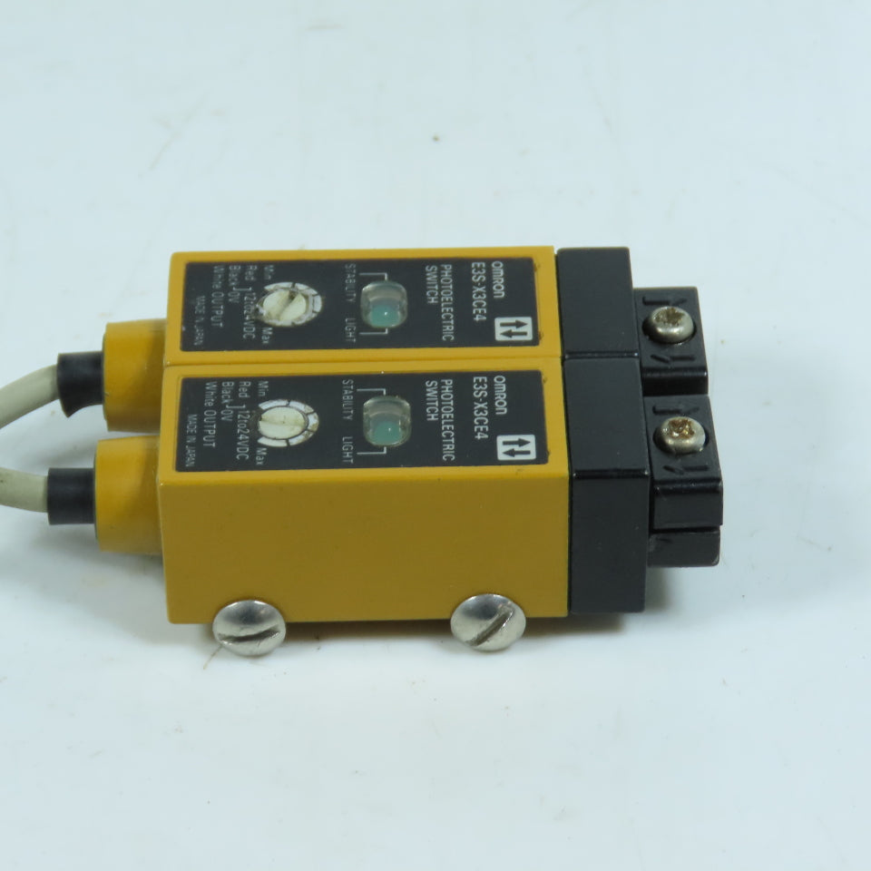 Omron E3S-X3CE4 Photoelectric Switches 12-24VDC Lot Of 2