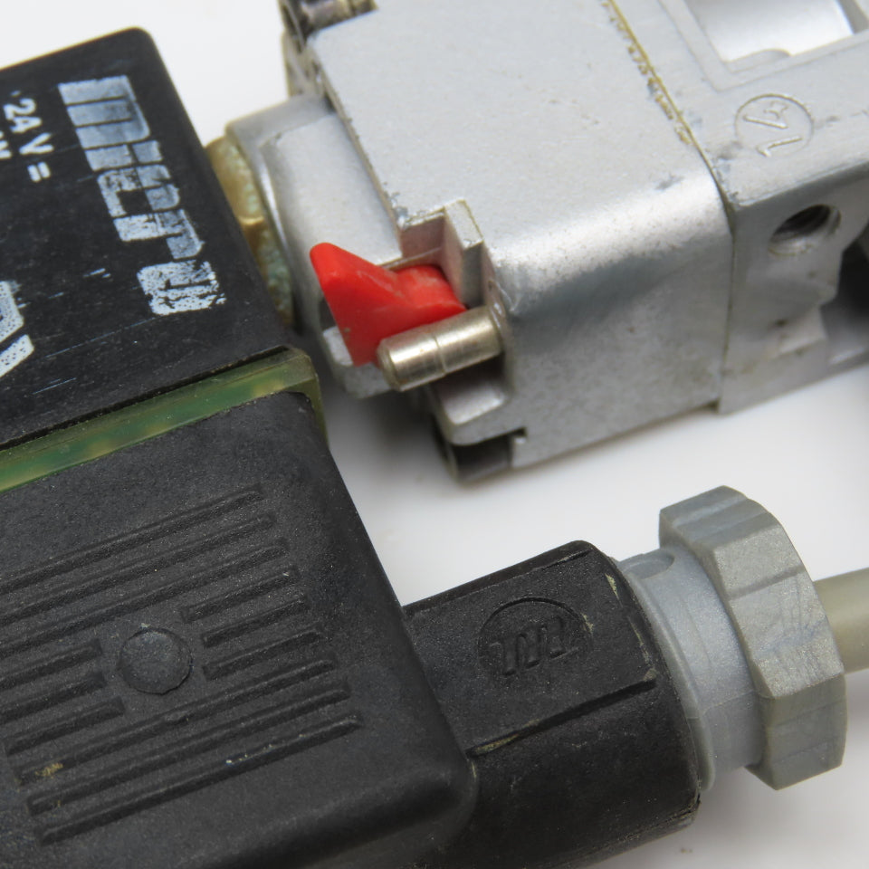 Micro 0 220 002 311 5/2 Position Single Solenoid Air Valve G1/8 24V Coil