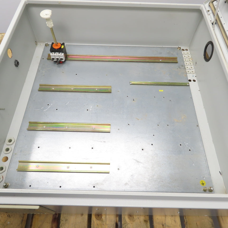 31.5" x 31.5" x 9" Steel Electrical Enclosure W/Disconnect