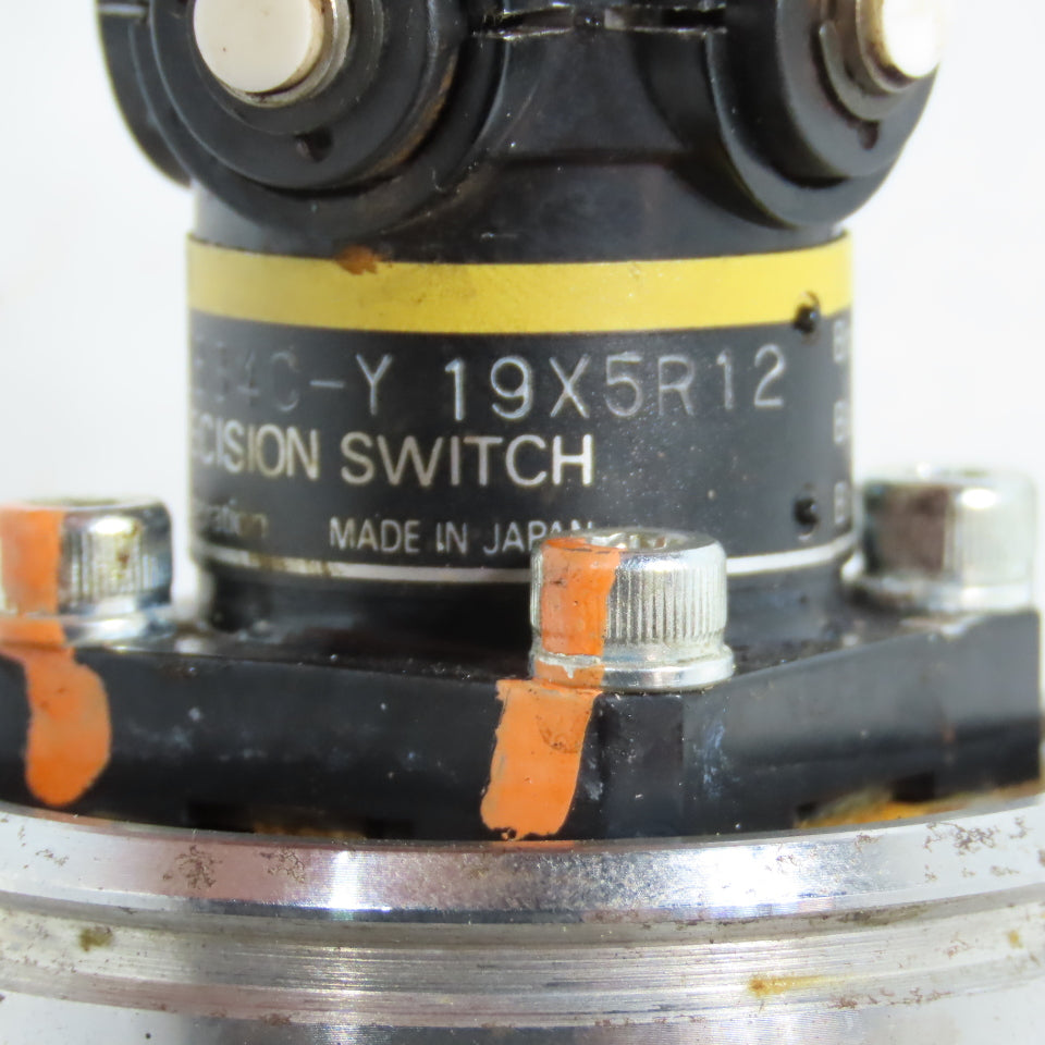 Omron D5F-2B34C-Y19X5R12 High-Precision Switch 12-24VDC