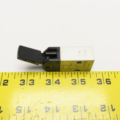 Bosch 0 820 408 005 2 Way Manual Pneumatic Switch Thumb Valve 10-32 Ports
