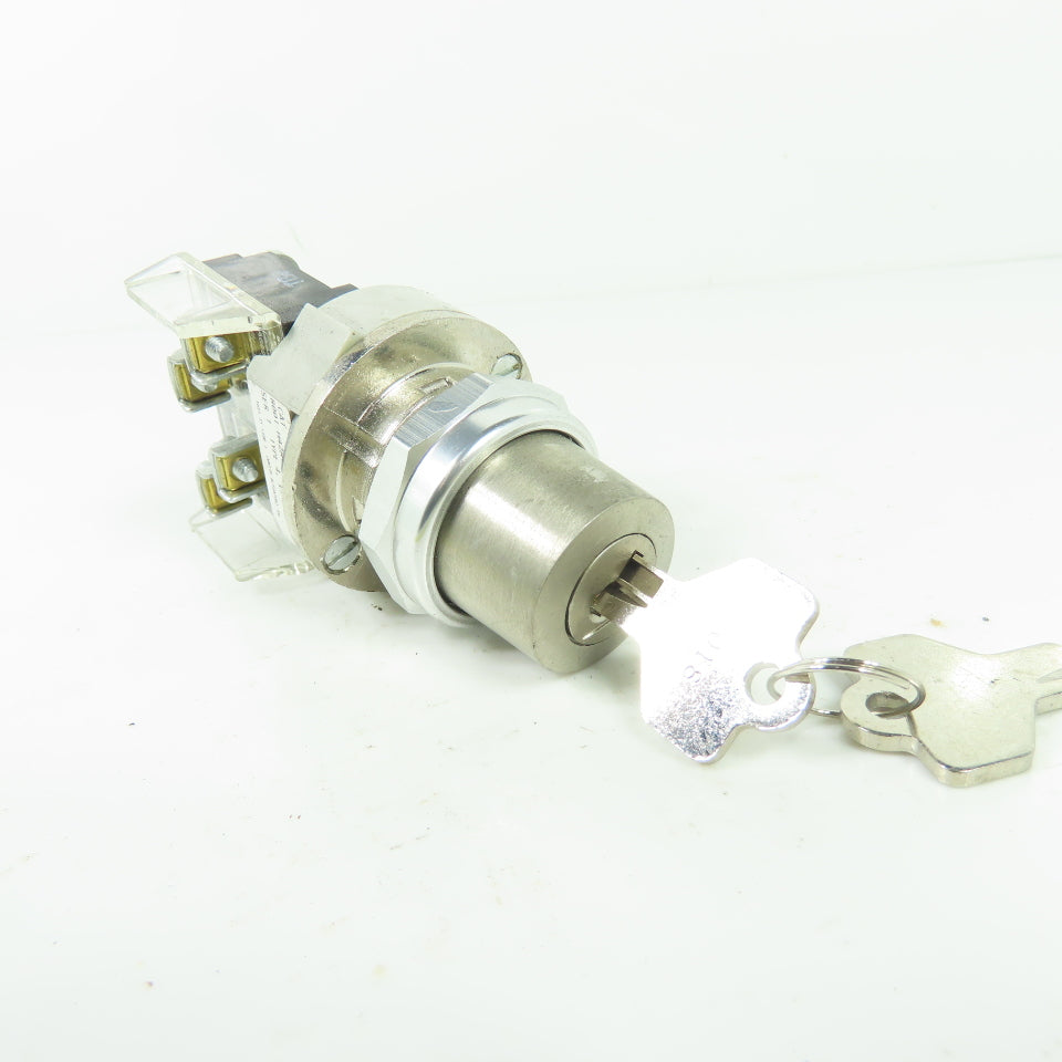 Allen Bradley 800T-H42A 2-Position Selector Switch Ser T Type 4,13 W/ Key