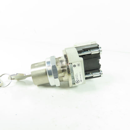 Allen Bradley 800T-H42A 2-Position Selector Switch Ser T Type 4,13 W/ Key