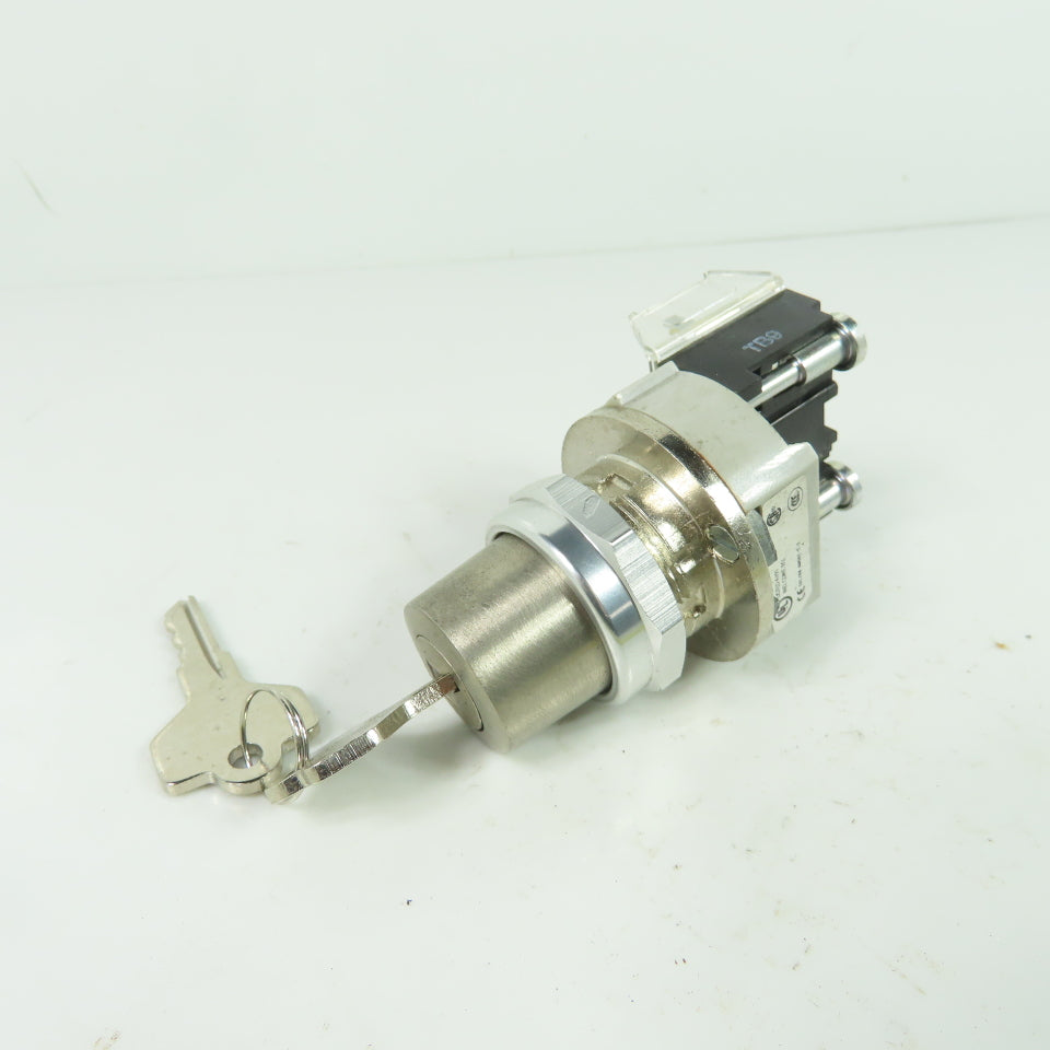 Allen Bradley 800T-H42A 2-Position Selector Switch Ser T Type 4,13 W/ Key