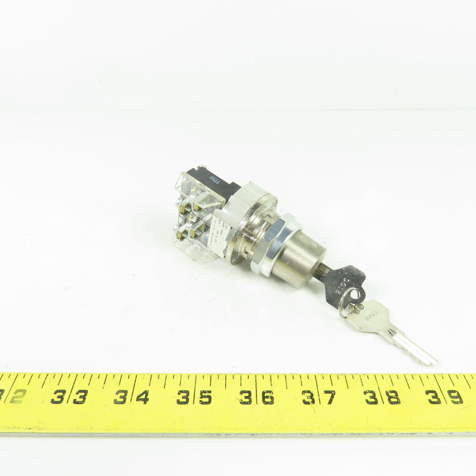 Allen Bradley 800T-H42A 2-Position Selector Switch Ser T Type 4,13 W/ Key