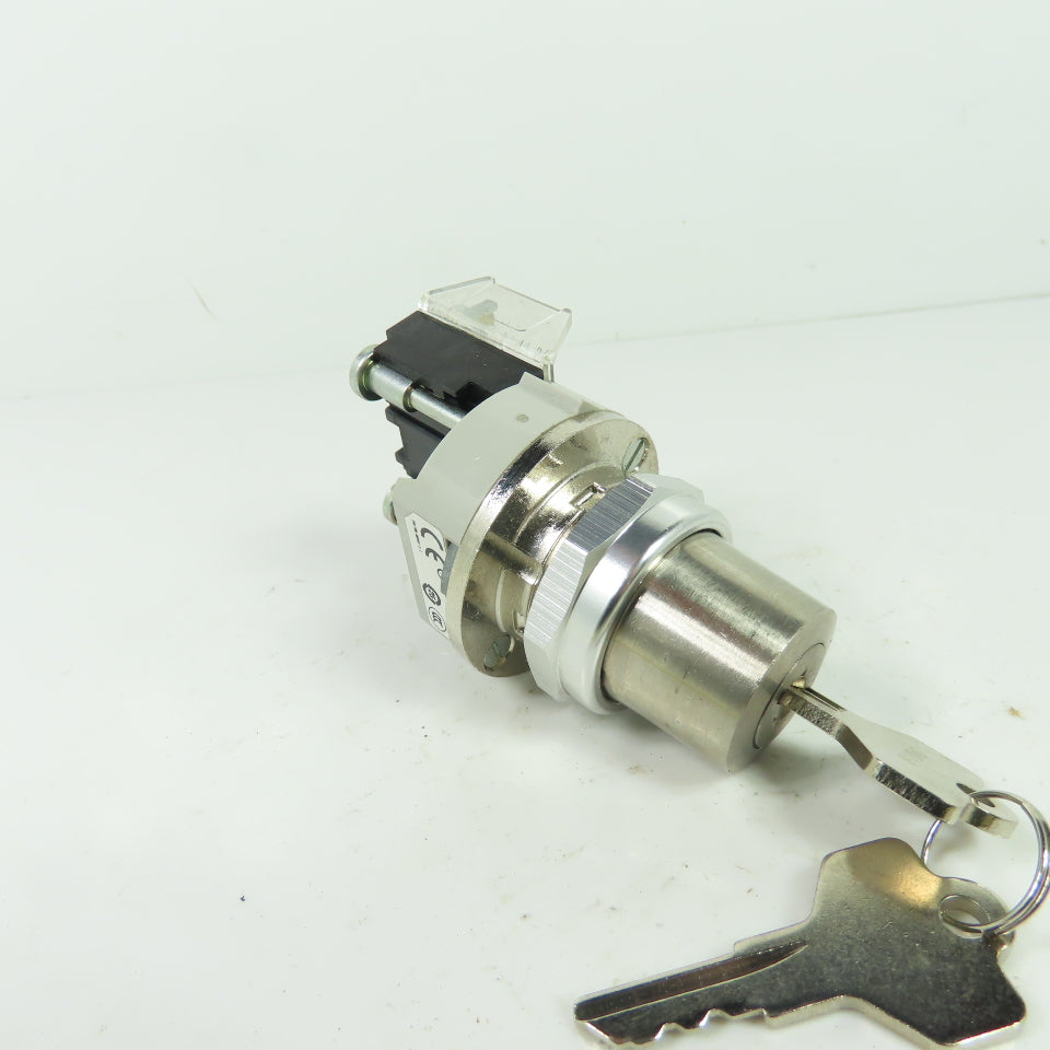 Allen Bradley 800T-H3212 2-Position Selector Switch Ser T Type 4,13 w/ Key