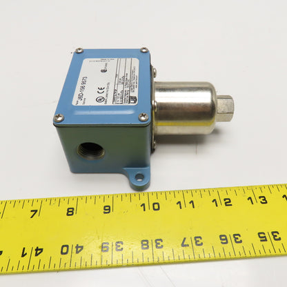 United Electric Controls J6D-156 9573 0-100PSI Pressure Switch 1/4" NPT 277VAC