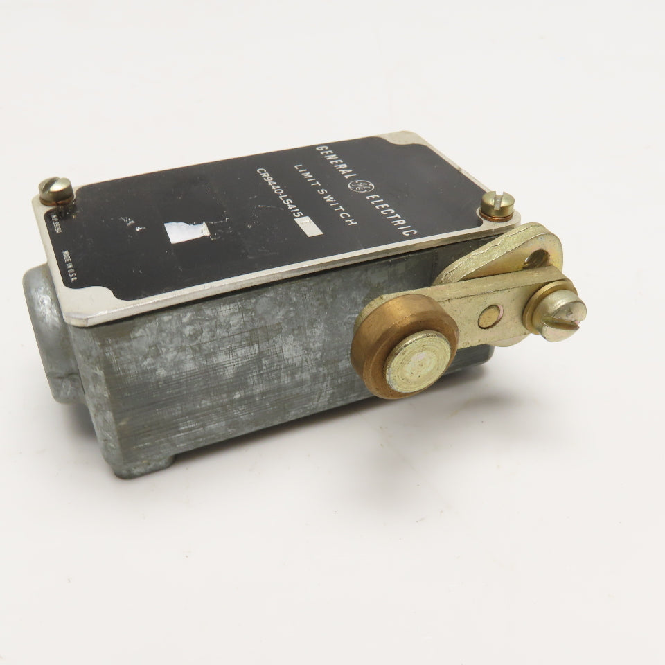 General Electric CR9440-LS415E Right Handed Operator Cam Roller Limit Switch