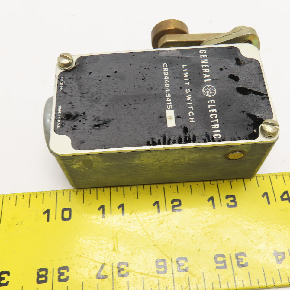 General Electric CR9440-LS415D Left Handed Operator Cam Roller Limit Switch