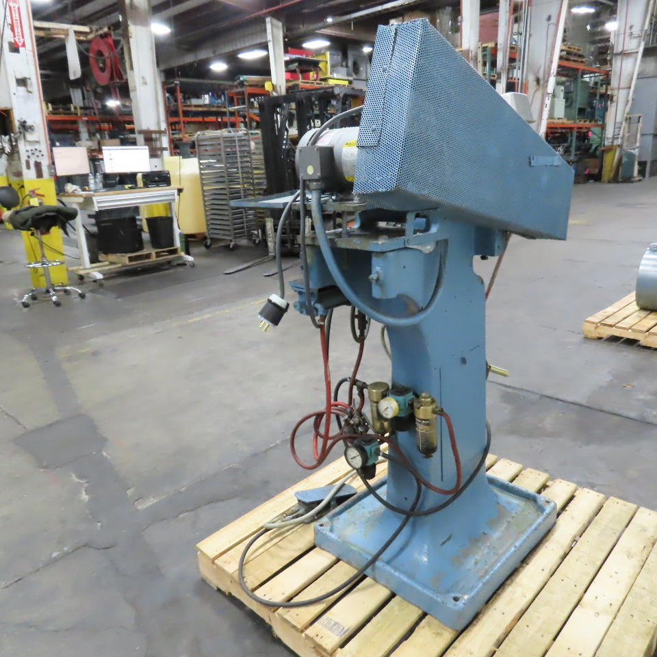 US Machine & Tool Co. 1 1HP Horizontal Mill Milling Machine 230V 3PH W/ Air Vise