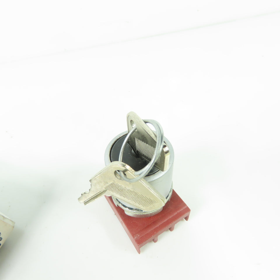 General Electric P9MSCZ0T95 Key Selector Switch NEW