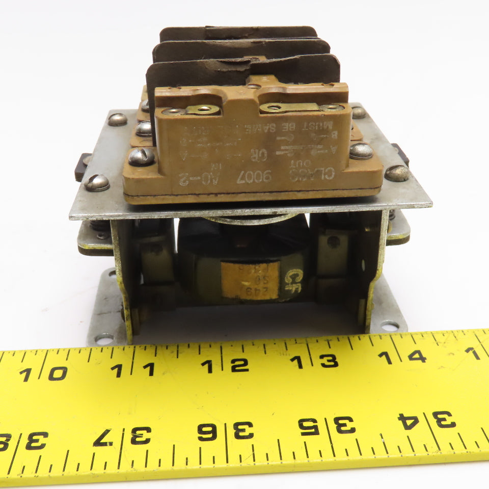Square D 8501 P04 Contactor Relay 208/220V Coil