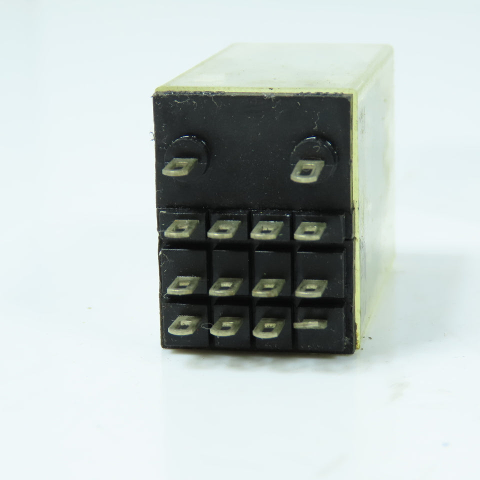 Omron G2A-432A 24VDC Relay Lot Of 35