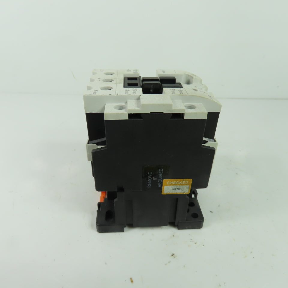 Idec YC1U-18 Contactor 600VAC 35A 120V Coil
