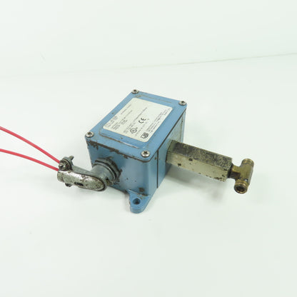 UE United Electric J6-266 Pressure Switch 15A 480VAC 0-100PSI Range 150PSI Proof