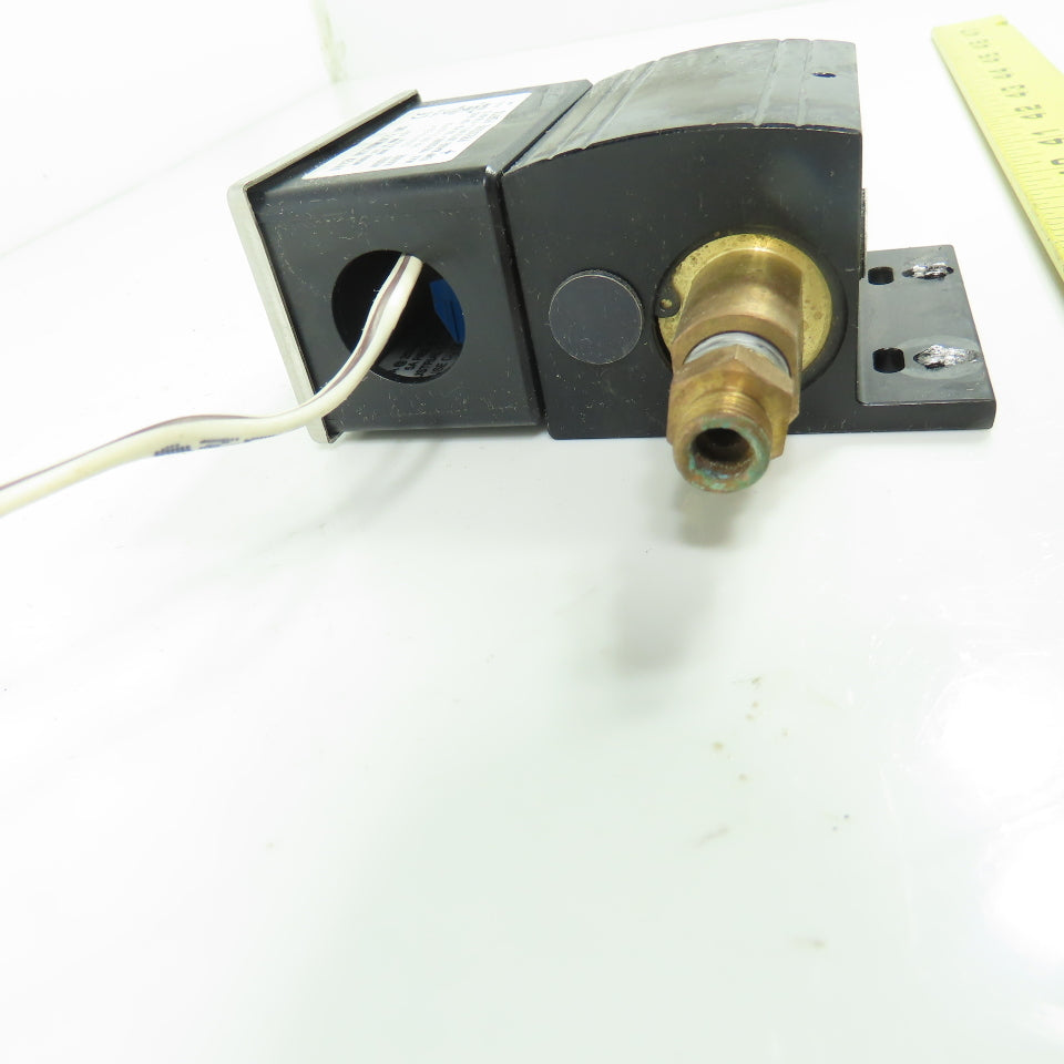 Dwyer DXW-11-153-1 Differential Pressure Switch 2.5-10PSI Range 200PSI 1/4"NPT
