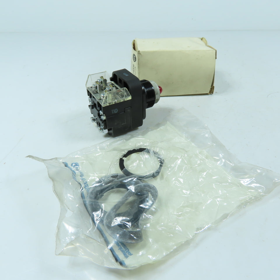 Allen-Bradley 800H-FRXMPH16RA7 30mm Pilot Light Push-to-Test Red Lens 120V NEMA
