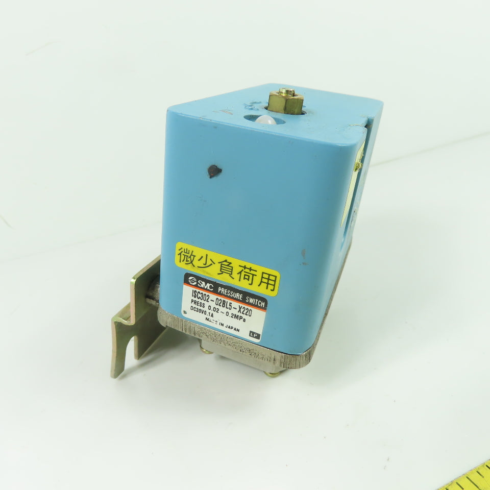 SMC ISC302-02BL5-X220 Pressure Switch 0.2MPa 30VDC 0.1A