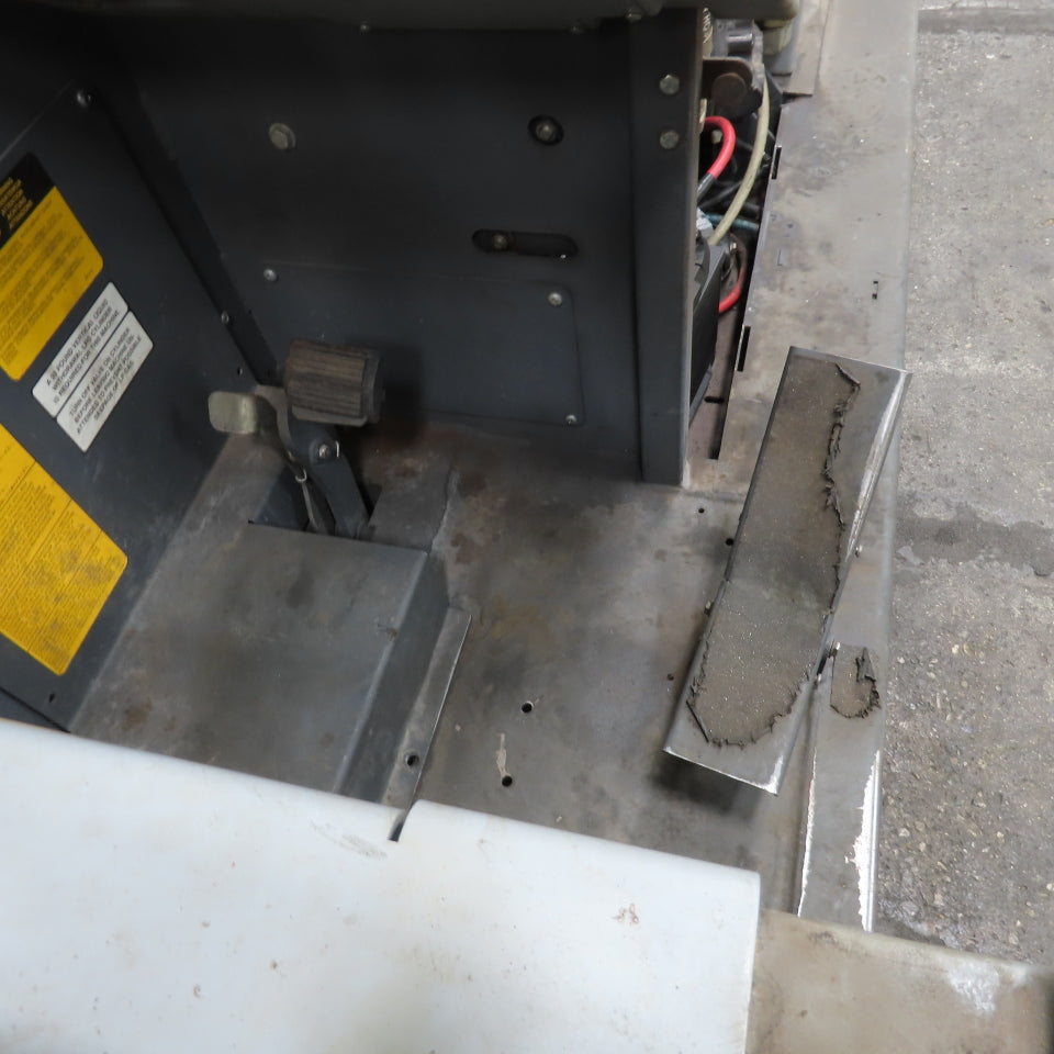 Advance Nilfisk Captor 4800 LPG Ride On Floor Sweeper Scrubber 62" Sweep 1970Hrs