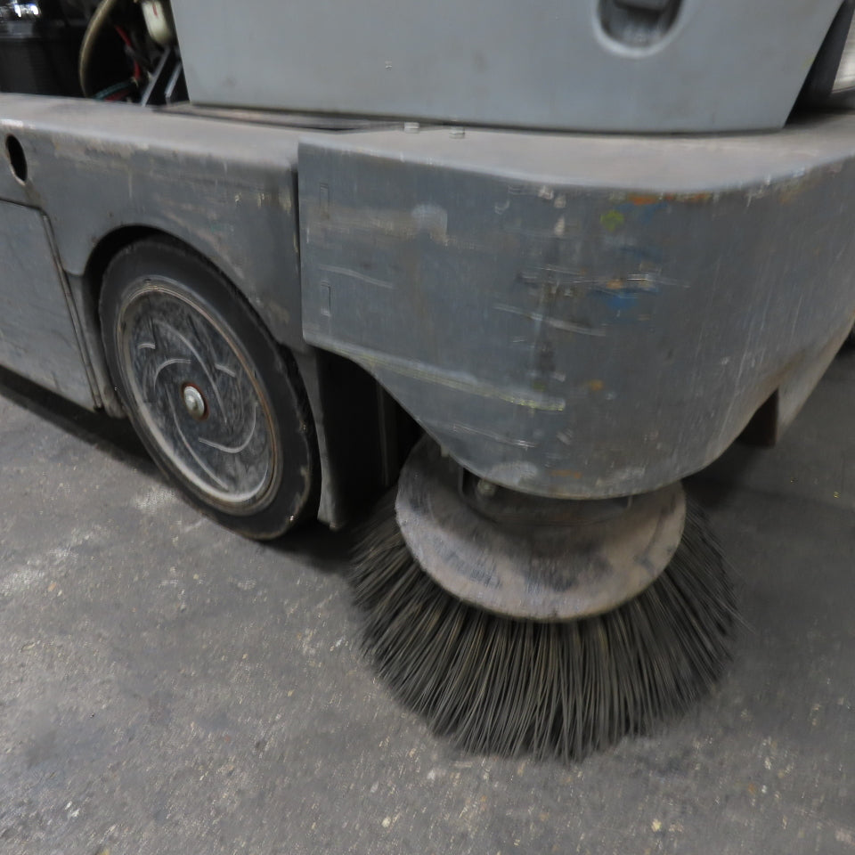 Advance Nilfisk Captor 4800 LPG Ride On Floor Sweeper Scrubber 62" Sweep 1970Hrs